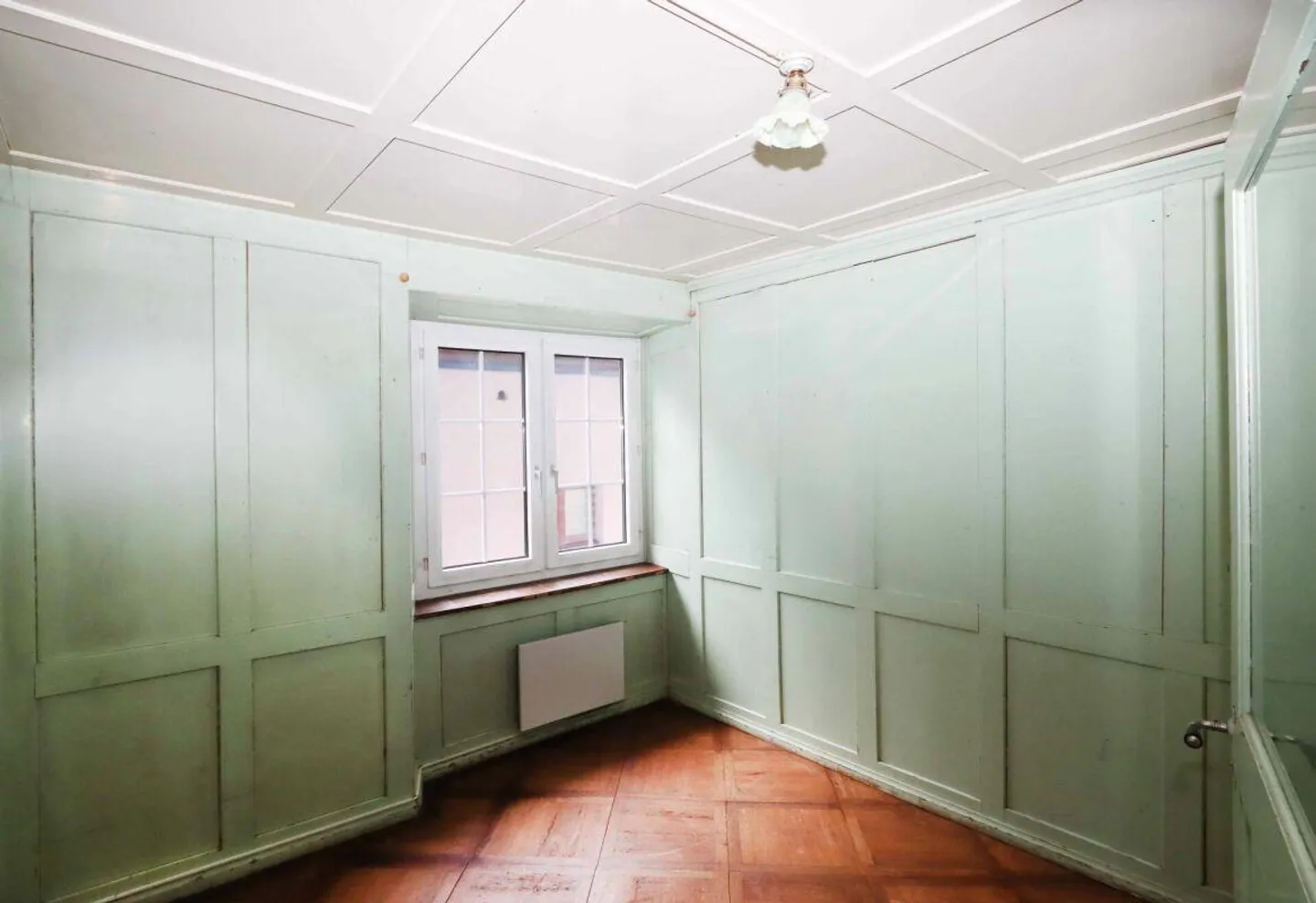 Spacious Corner Townhouse with Large Garden in Sunny and Central Location - Photo 14 of 25