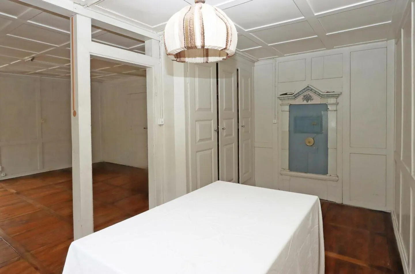 Spacious Corner Townhouse with Large Garden in Sunny and Central Location - Photo 12 of 25