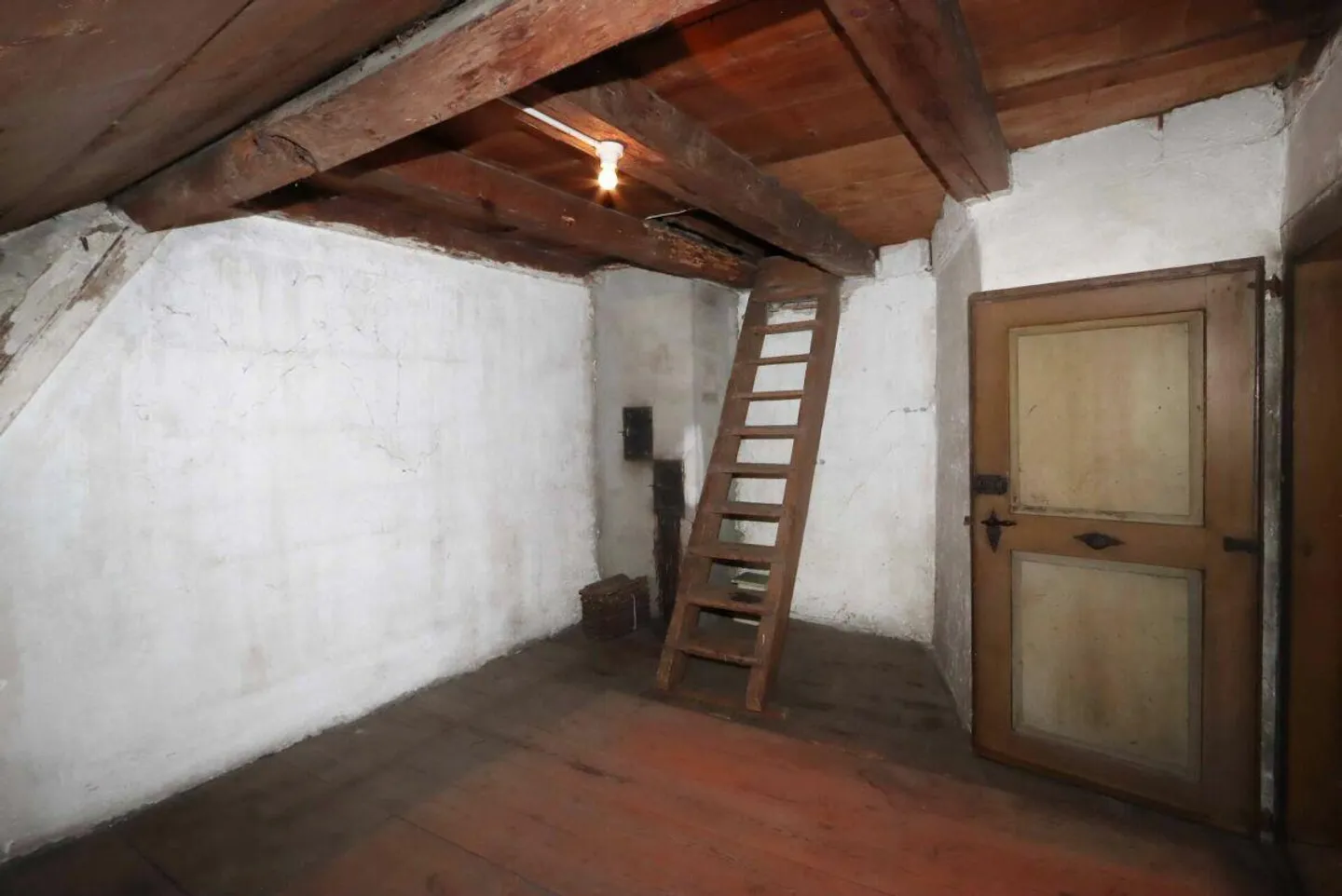 Spacious Corner Townhouse with Large Garden in Sunny and Central Location - Photo 20 of 25