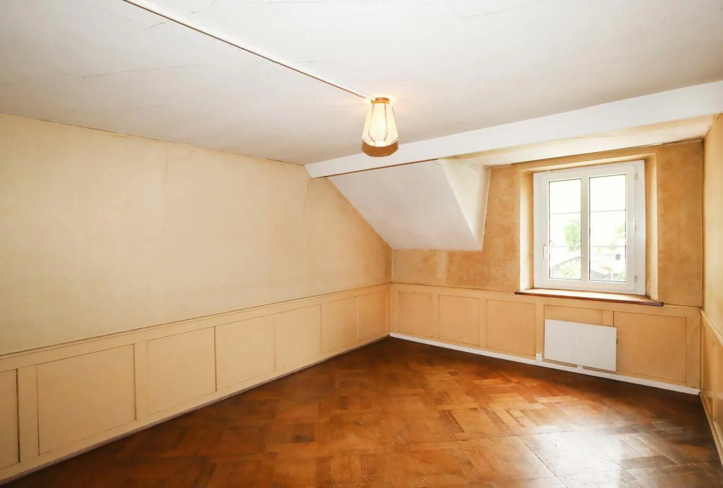 Spacious Corner Townhouse with Large Garden in Sunny and Central Location - Photo 17 of 25