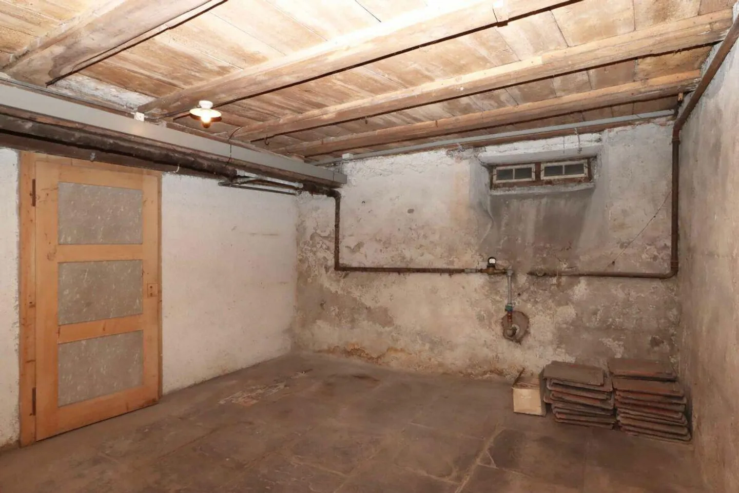 Spacious Corner Townhouse with Large Garden in Sunny and Central Location - Photo 23 of 25