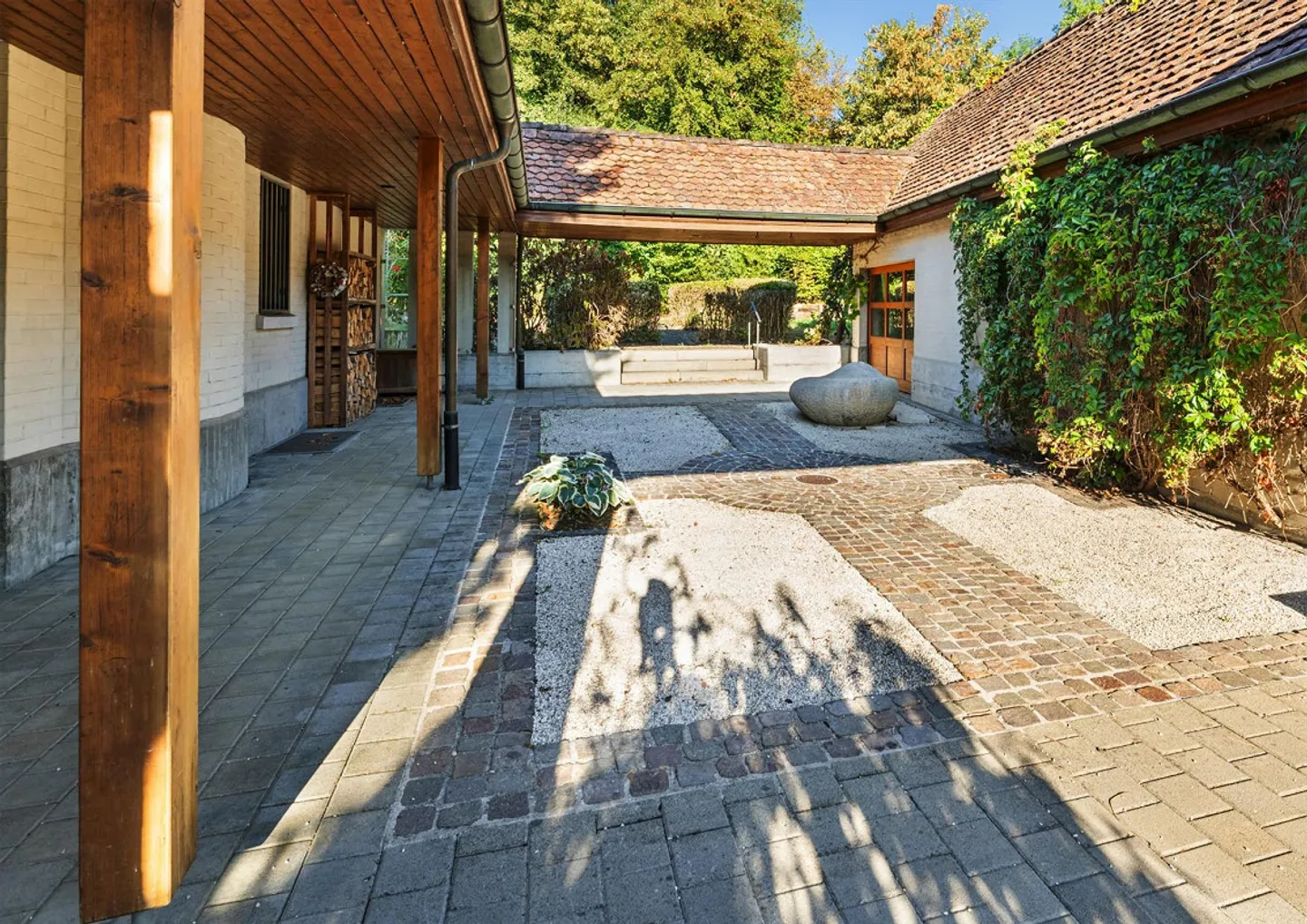 Maison individuelle indépendante avec beaucoup de vie privée, jardin spacieux et caractère particulier - Photo 1 sur 13