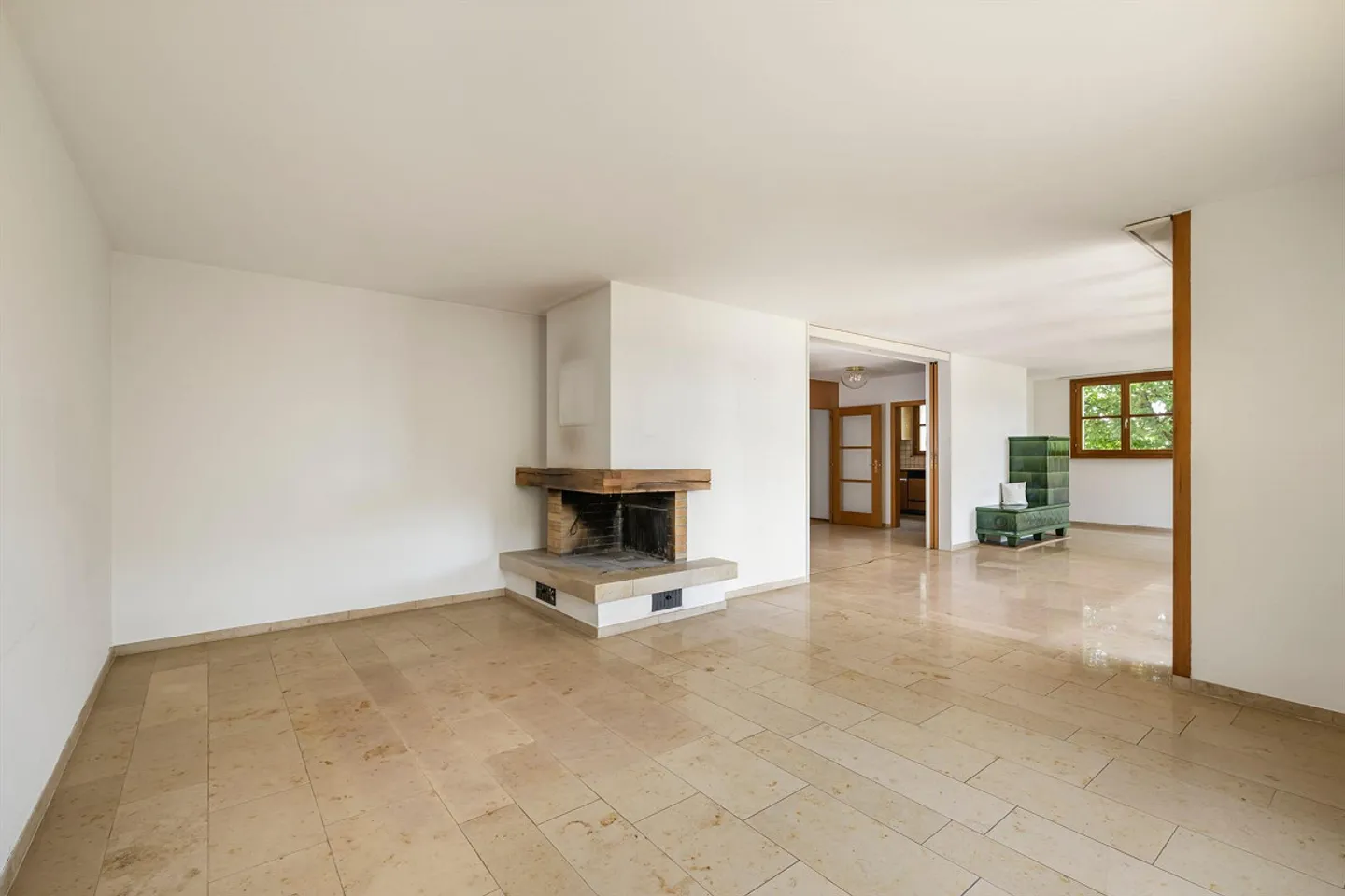 Maison individuelle indépendante avec beaucoup de vie privée, jardin spacieux et caractère particulier - Photo 3 sur 13