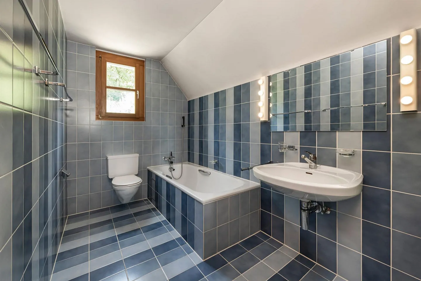 Maison individuelle indépendante avec beaucoup de vie privée, jardin spacieux et caractère particulier - Photo 8 sur 13