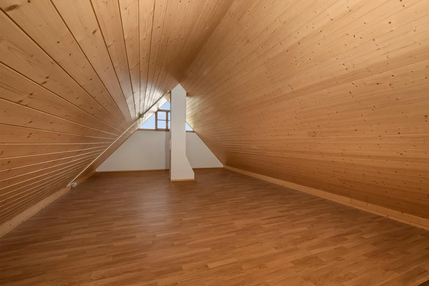 Maison individuelle indépendante avec beaucoup de vie privée, jardin spacieux et caractère particulier - Photo 10 sur 13
