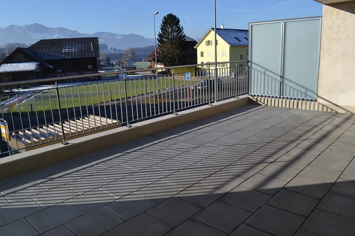 Belle appartement de 2,5 pièces avec de nombreux points positifs - Photo 2 sur 8