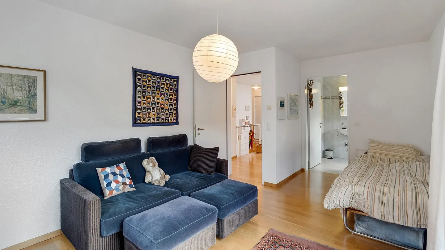 Attico spazioso con vista e potenziale - Foto 5 di 9