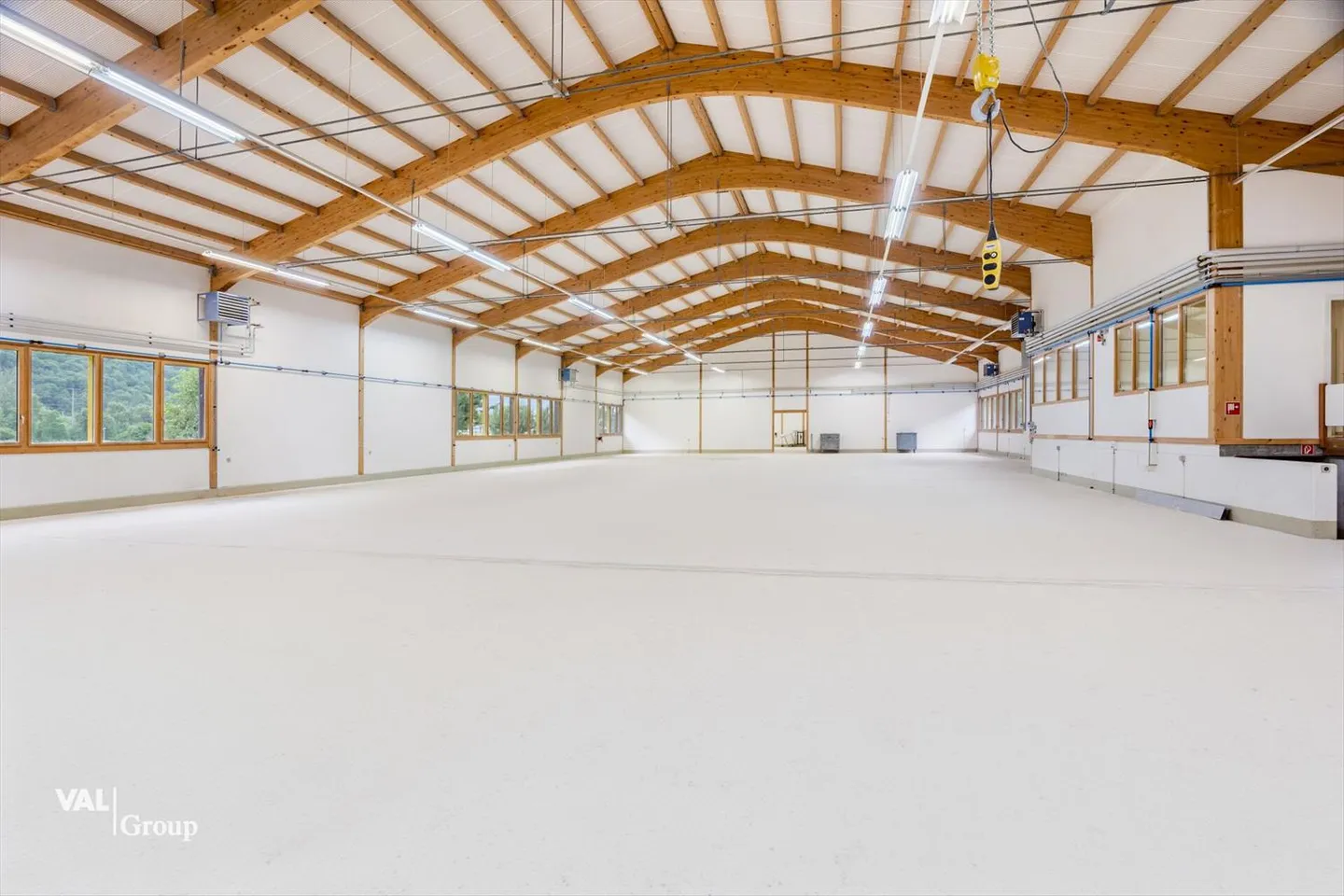 Production and Storage Hall with Diverse Usage Options in Optimal Location - Photo 6 of 13