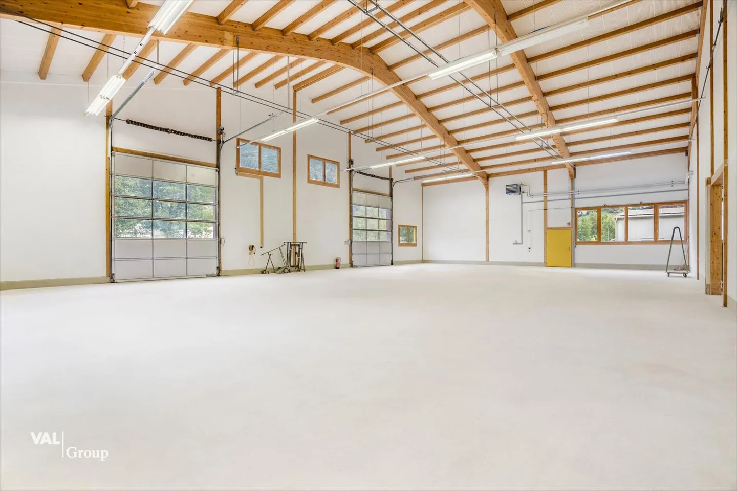 Production and Storage Hall with Diverse Usage Options in Optimal Location - Photo 8 of 13