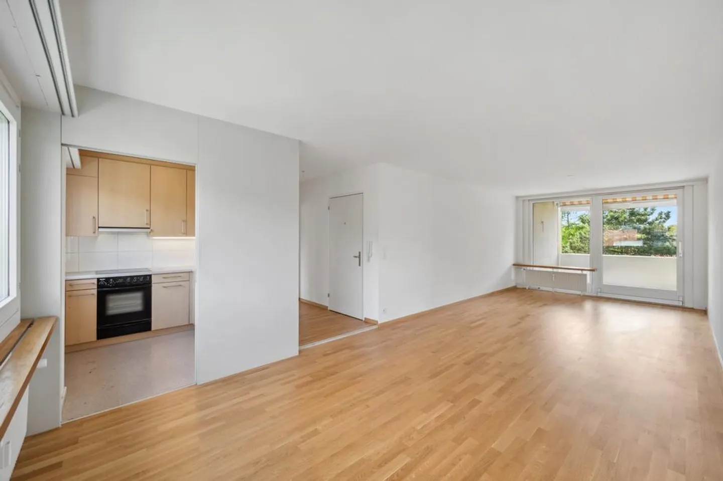 4.5-Zimmerwohnung mit Balkon und schöner Aussicht! - Foto 1 von 11