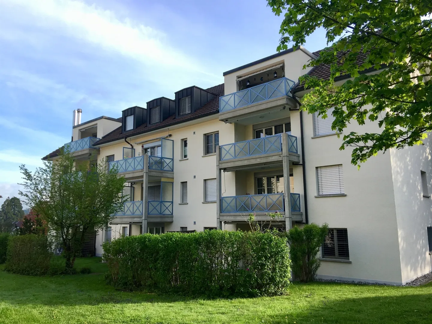 Posti auto in affitto - Foto 2 di 2