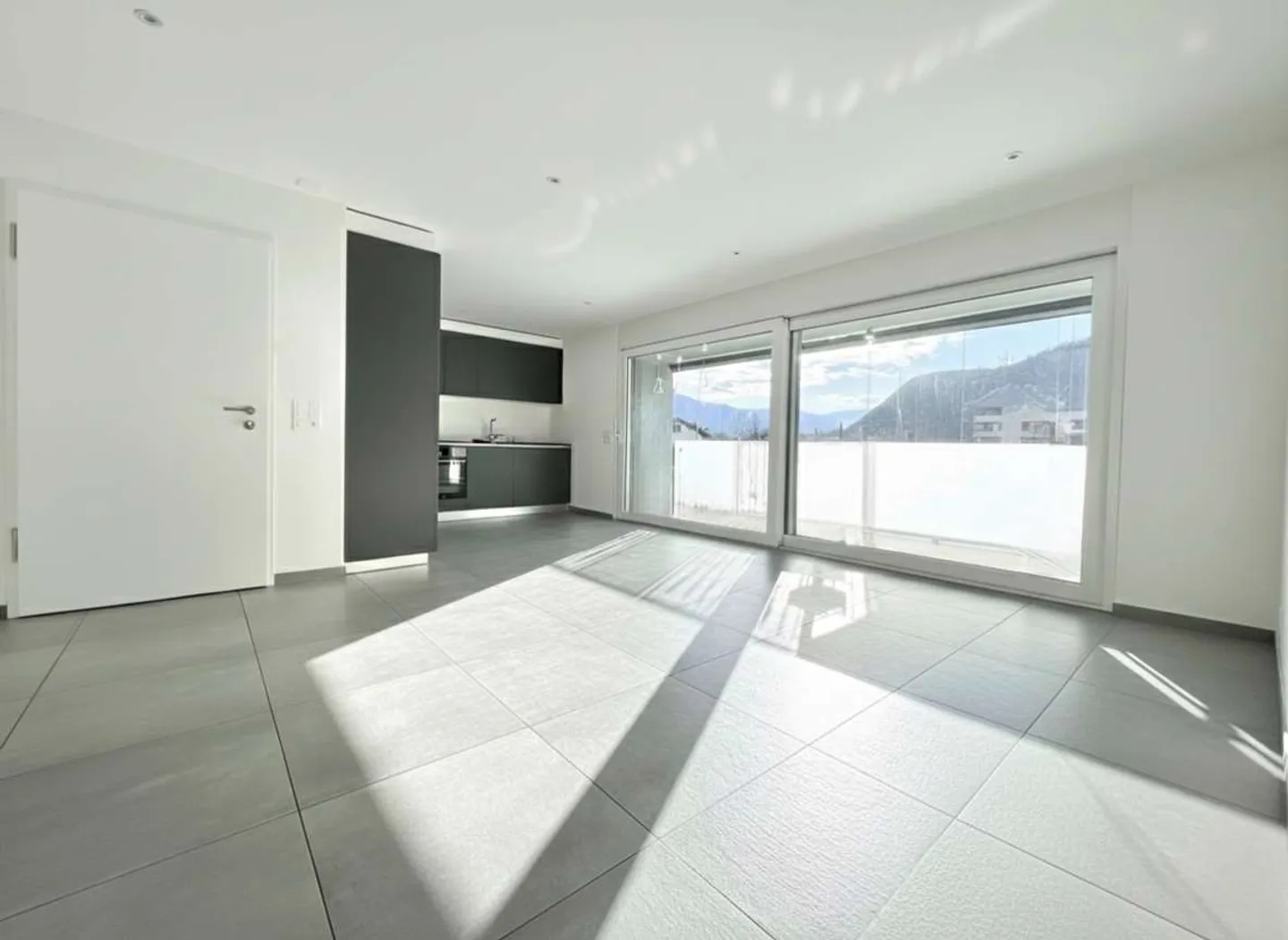 Modernes 3.5-Zimmer-Apartment in Castione-Arbedo - Foto 1 von 9