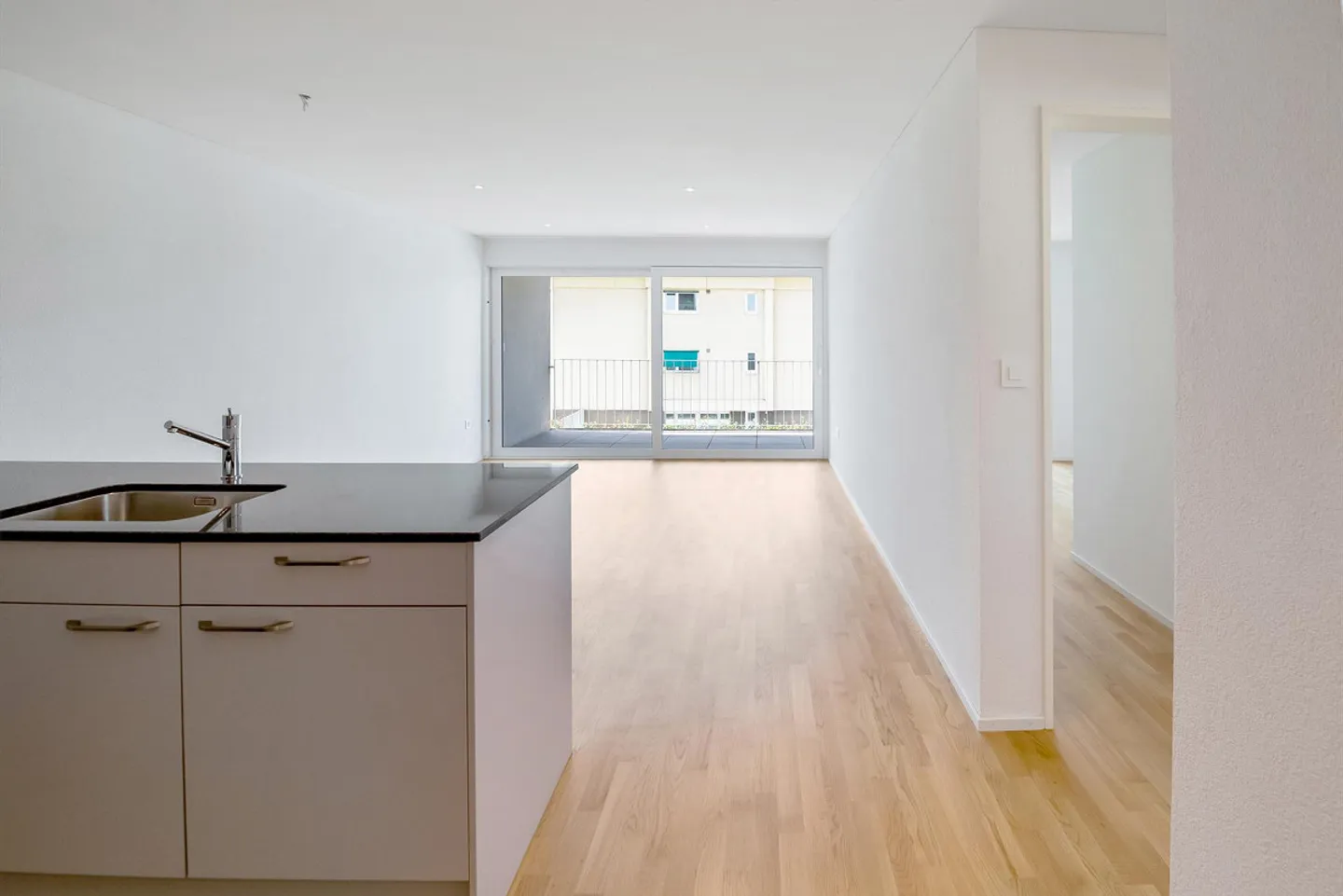 Helle und ruhige 3.5 Whg. mit eigener WM/TU, Lift und nachhaltiger WP - Foto 1 von 8