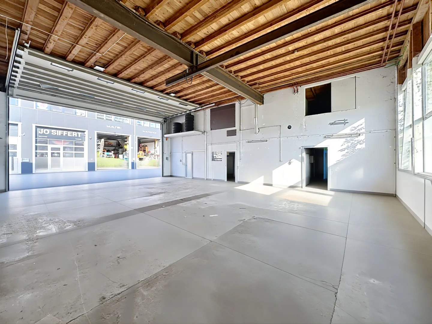 Mixed-use building for sale - Photo 1 of 11