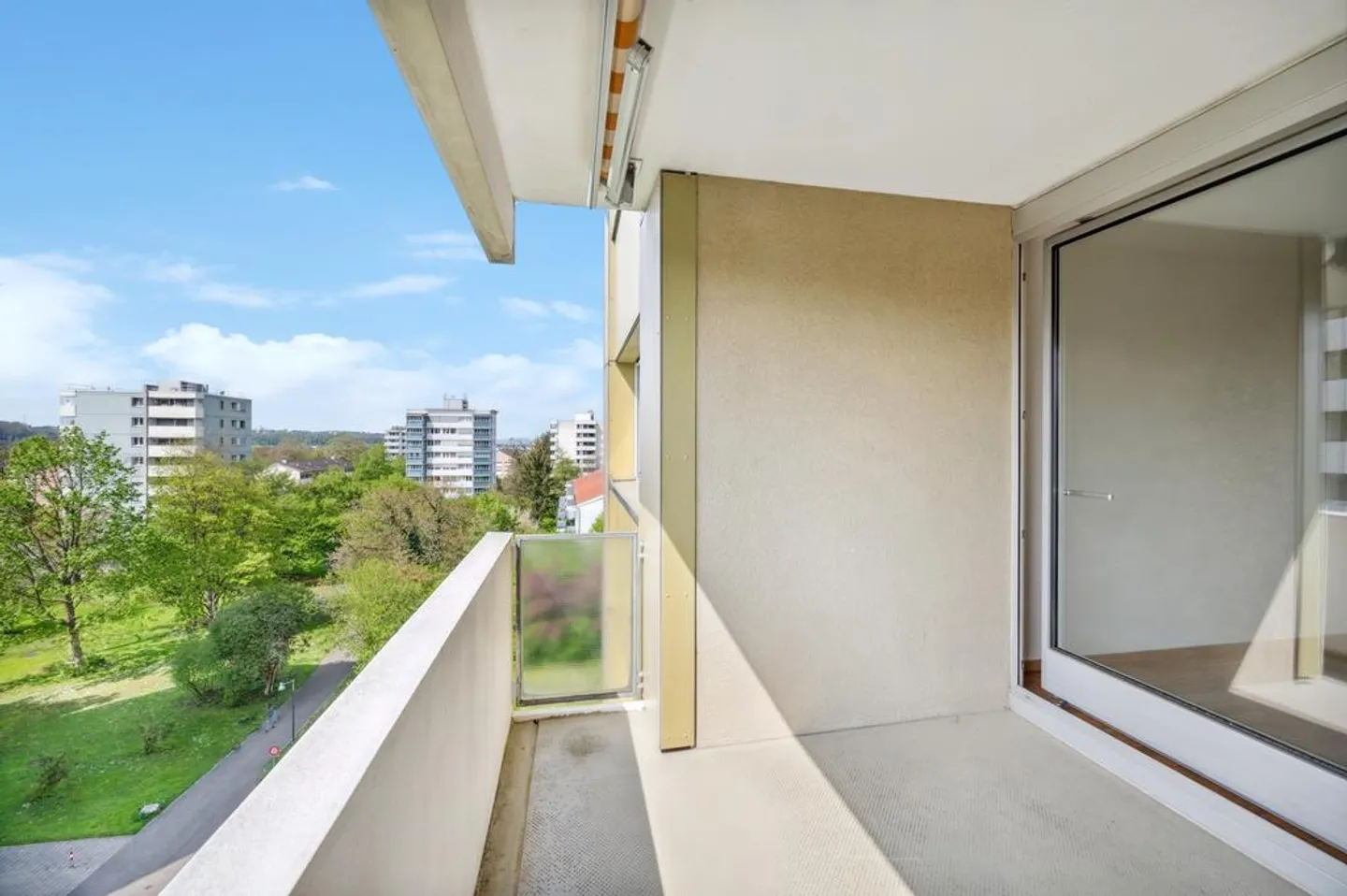 4.5-Zimmerwohnung mit Balkon und schöner Aussicht! - Foto 9 von 11