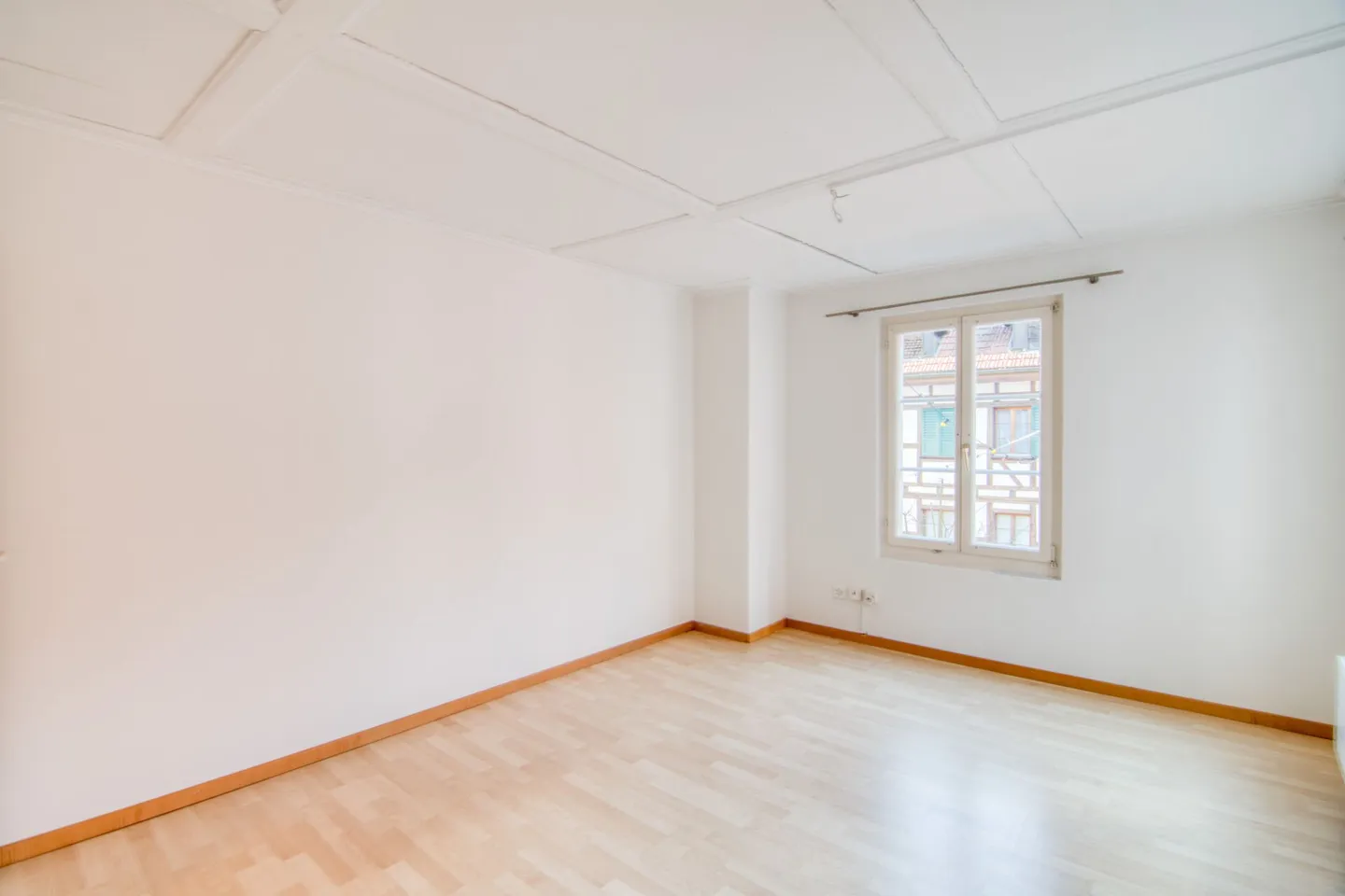 BR 4.44% - Your Investment in the Heart of Langenthal: Residential and Commercial Building with 3 City Apartments, a Business, and Two Parking Spaces - Photo 7 of 21