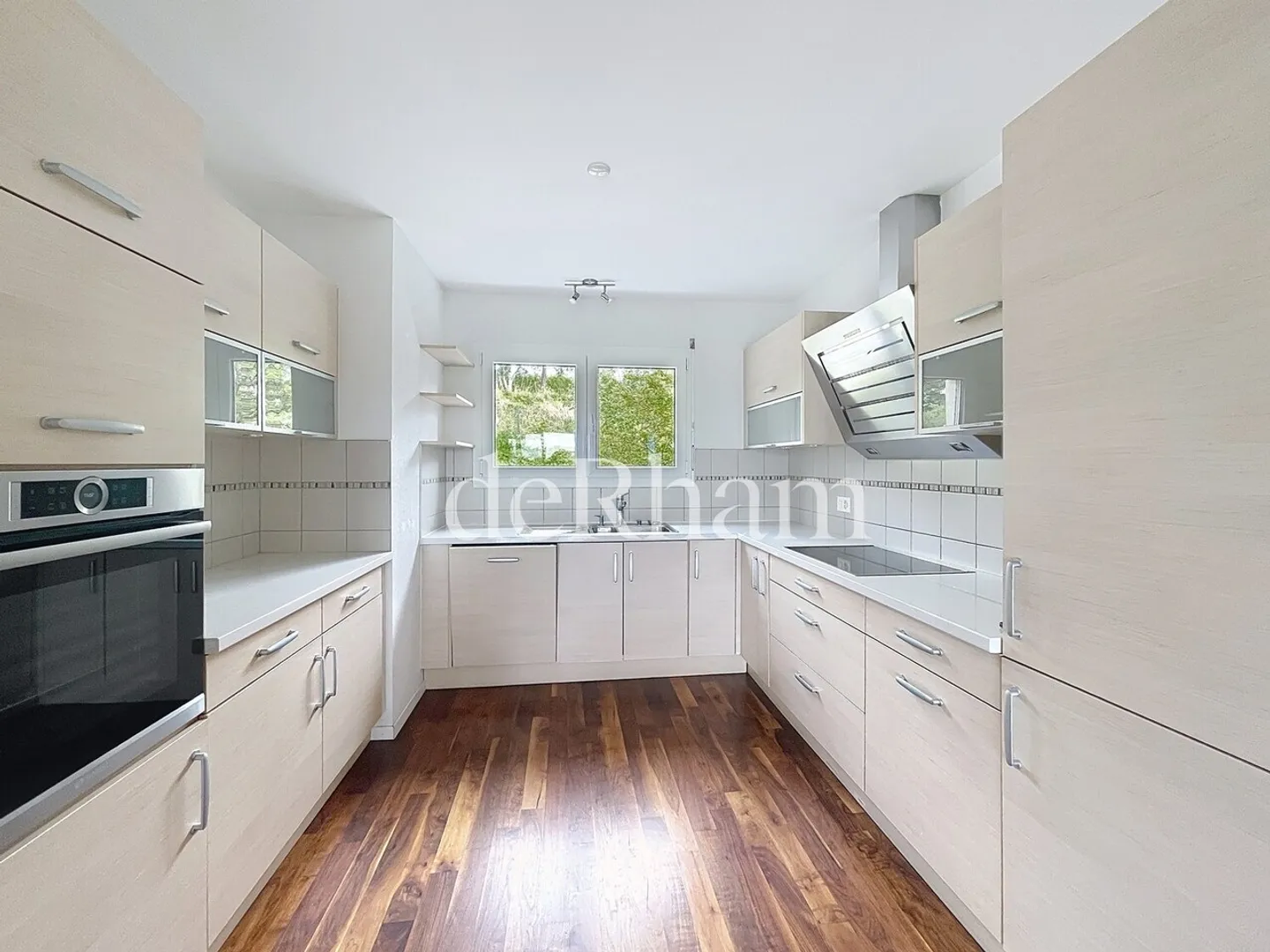 Villa mitoyenne de 5,5 pièces avec jardin - Photo 2 sur 10