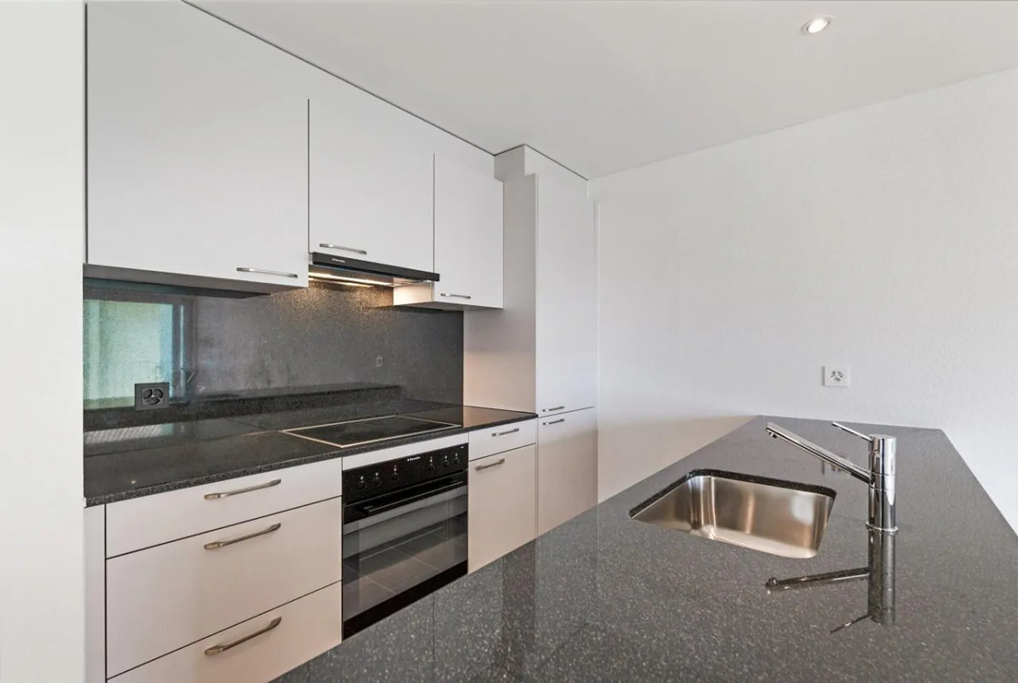 Helle und ruhige 3.5 Whg. mit eigener WM/TU, Lift und nachhaltiger WP - Foto 3 von 8