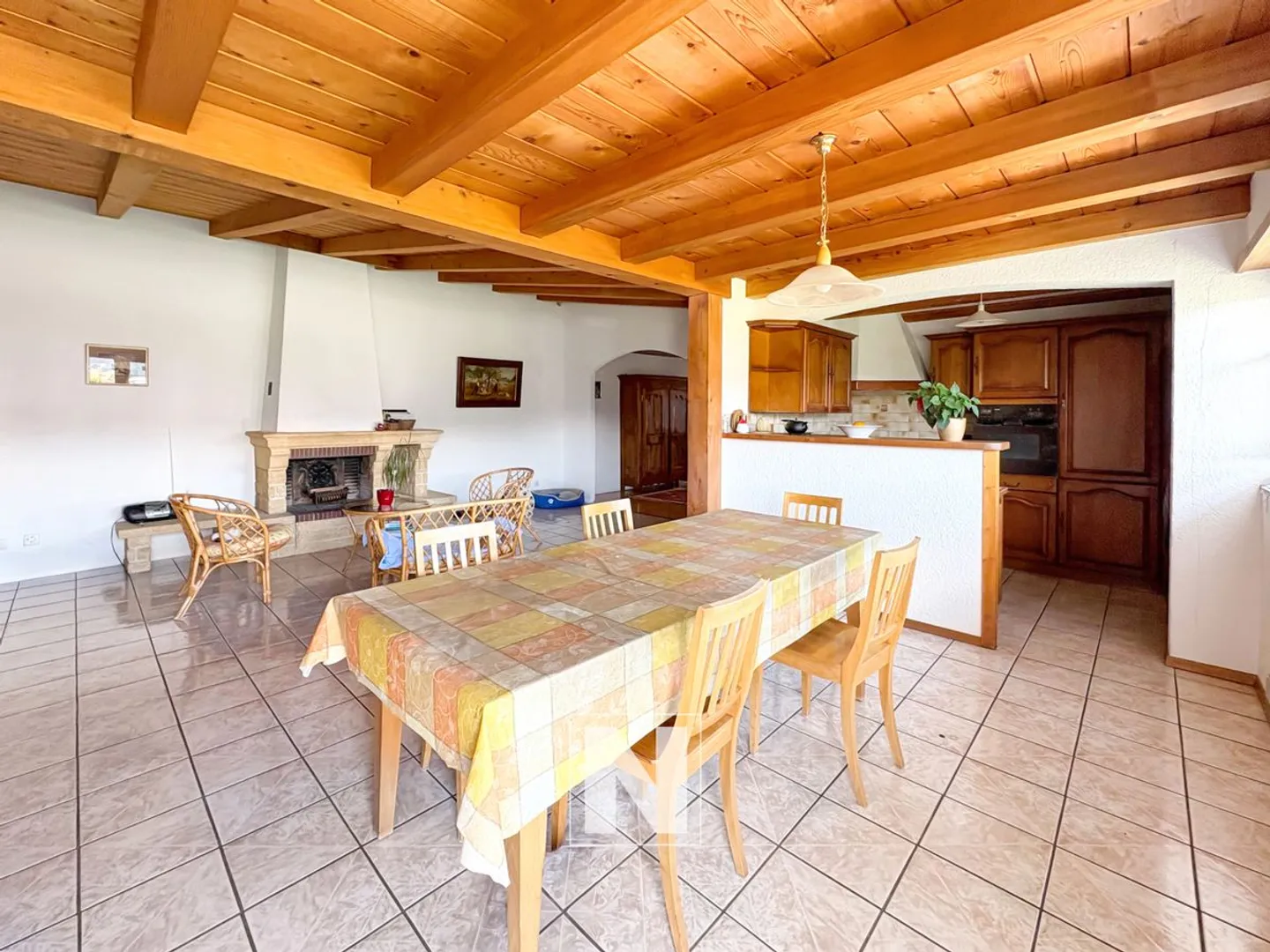 Mixed Property - 150m2 Apartment and Large Workshop - Photo 2 of 13