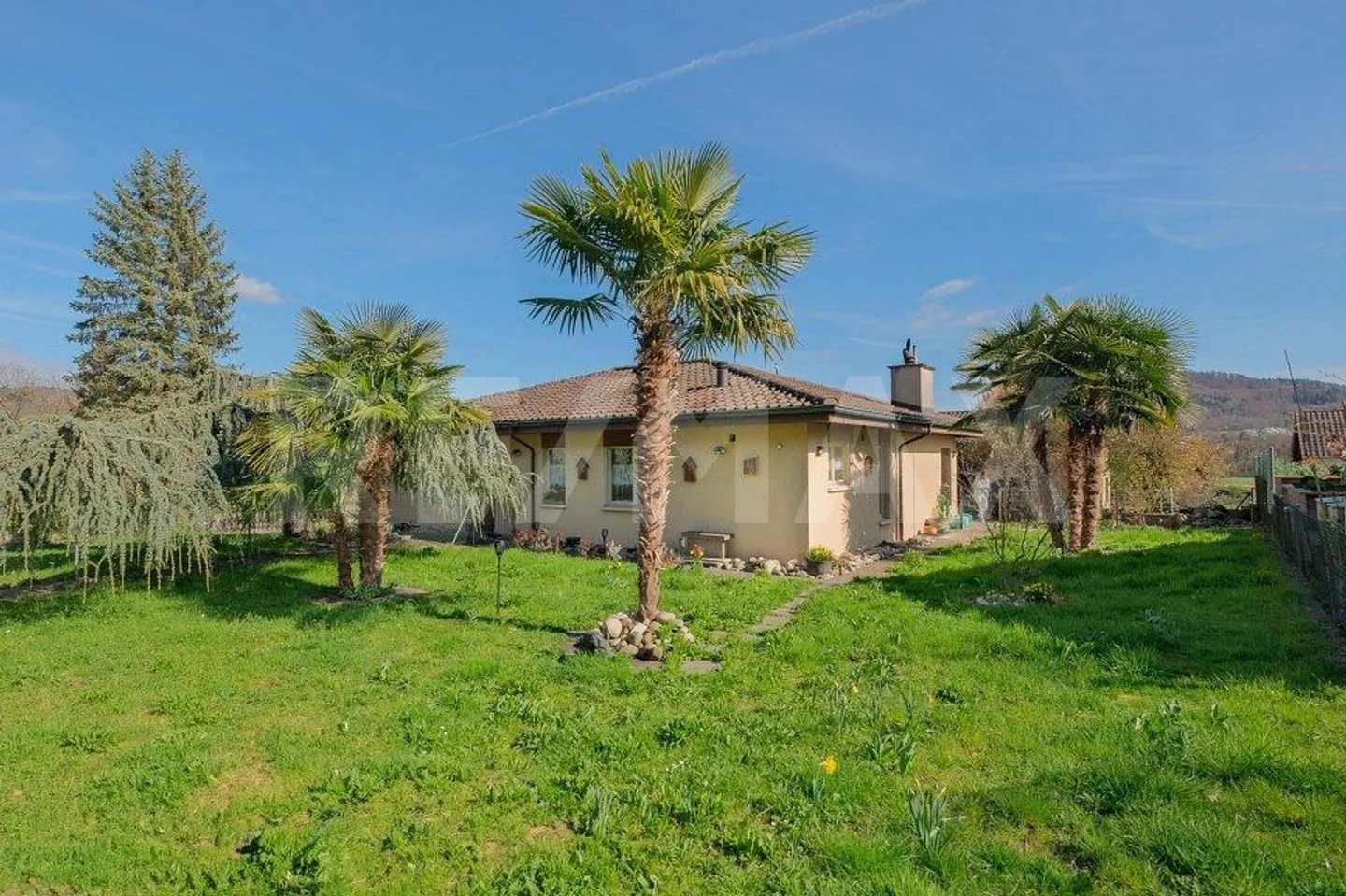Detached 5.5 room single-family house with large garden and double garage - Photo 1 of 13