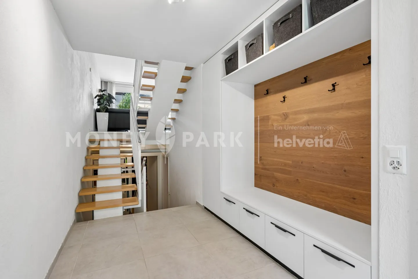 Casa a schiera di 5,5 stanze con particolare sensazione di vita e giardino - Foto 4 di 19