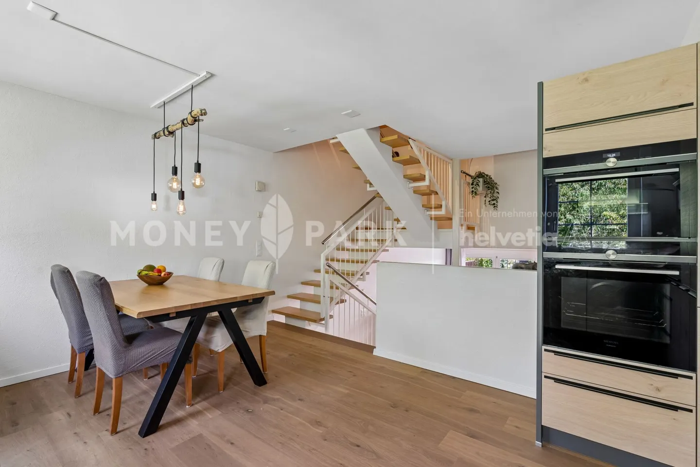 Casa a schiera di 5,5 stanze con particolare sensazione di vita e giardino - Foto 6 di 19