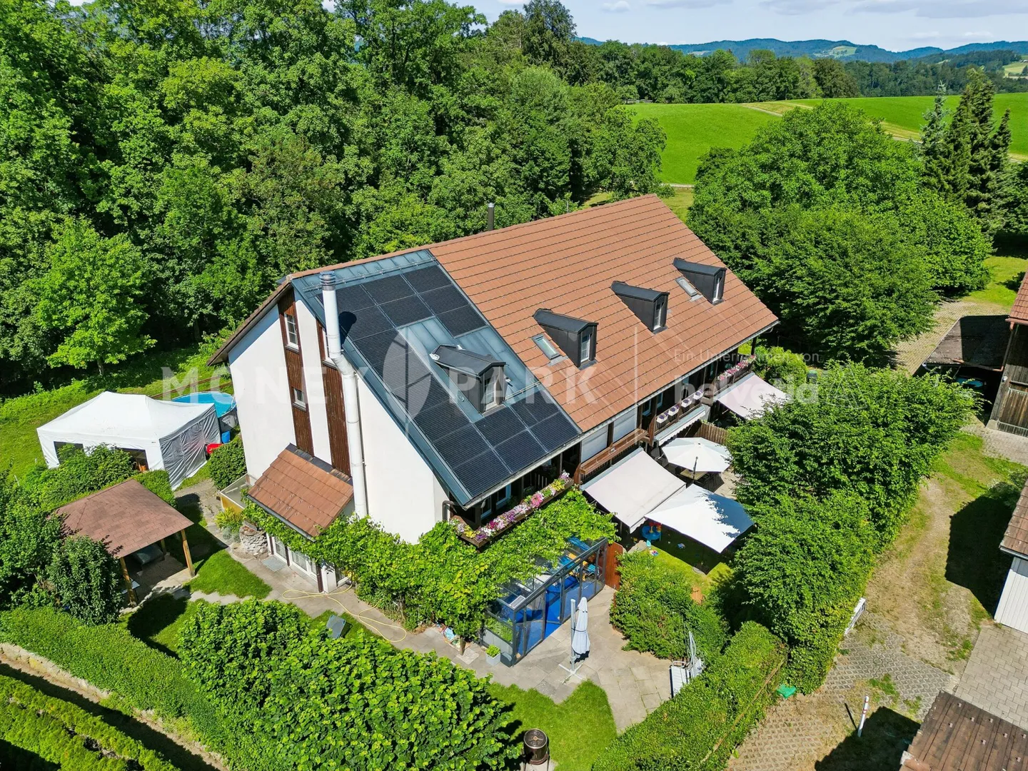 Casa a schiera di 5,5 stanze con particolare sensazione di vita e giardino - Foto 10 di 19