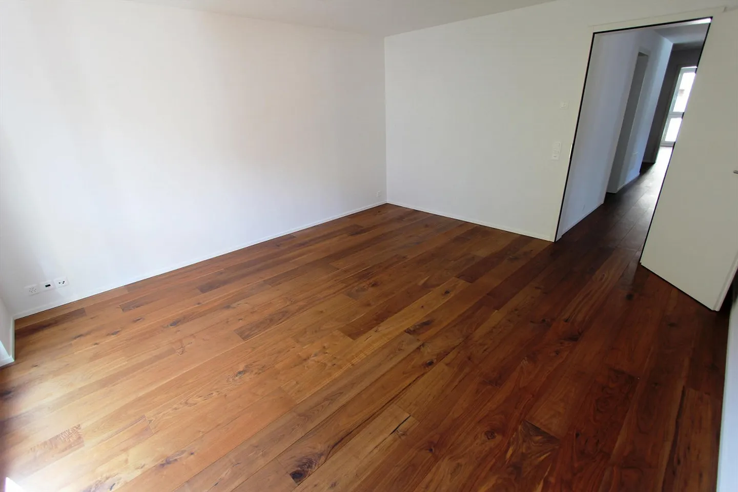 Stylish 3.5-room apartment in an attractive location in Hergiswil - Photo 6 of 8