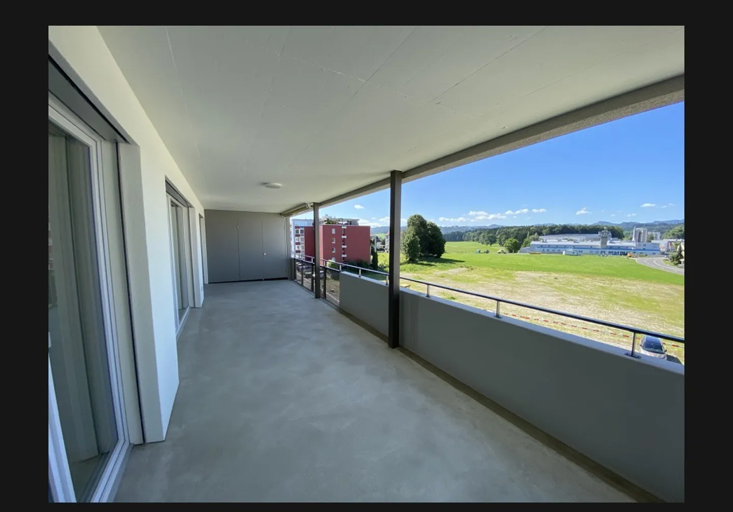Modern 2-room apartment with balcony and stunning views in Eschlikon - Photo 2 of 12