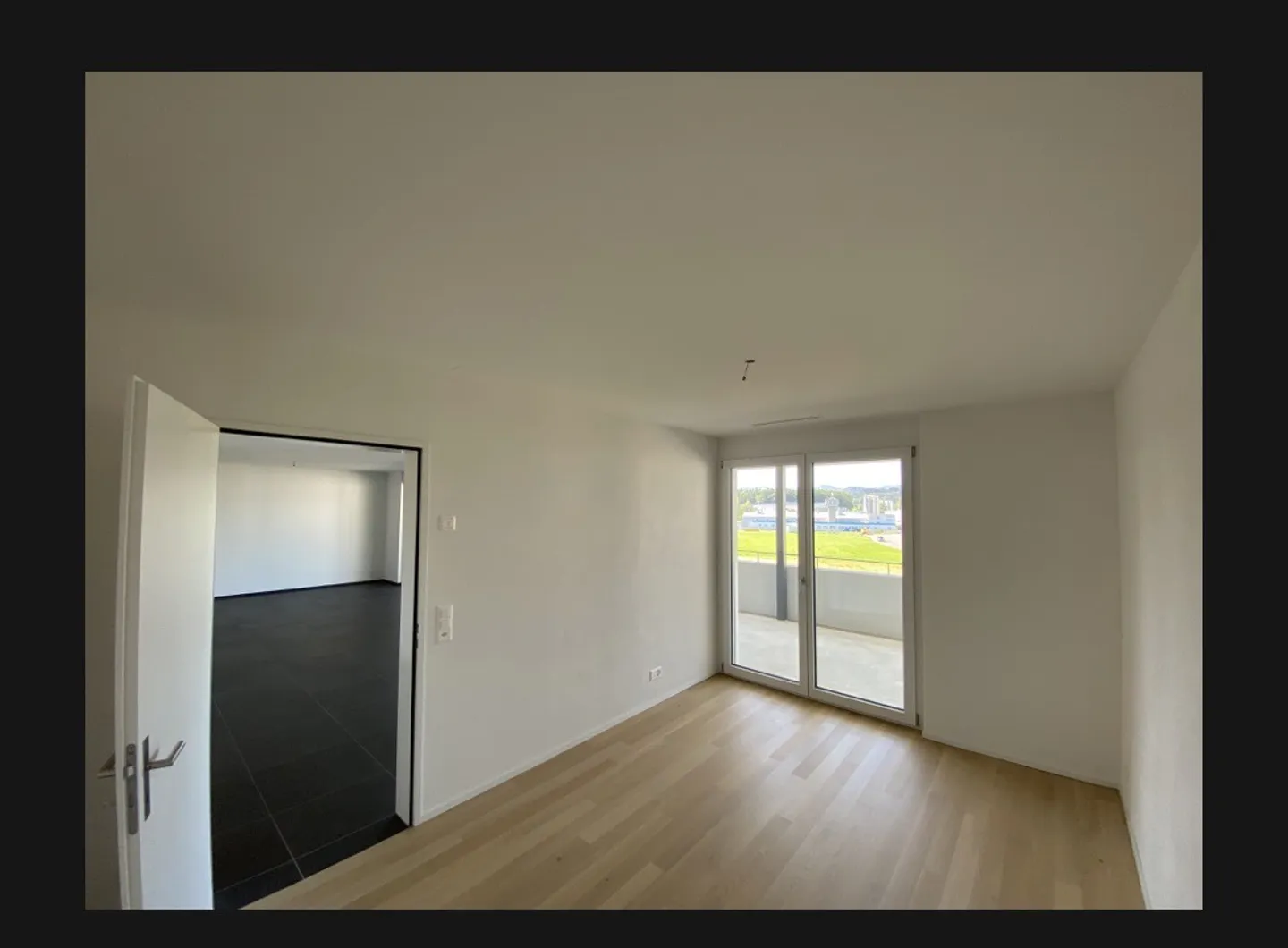Modern 2-room apartment with balcony and stunning views in Eschlikon - Photo 8 of 12
