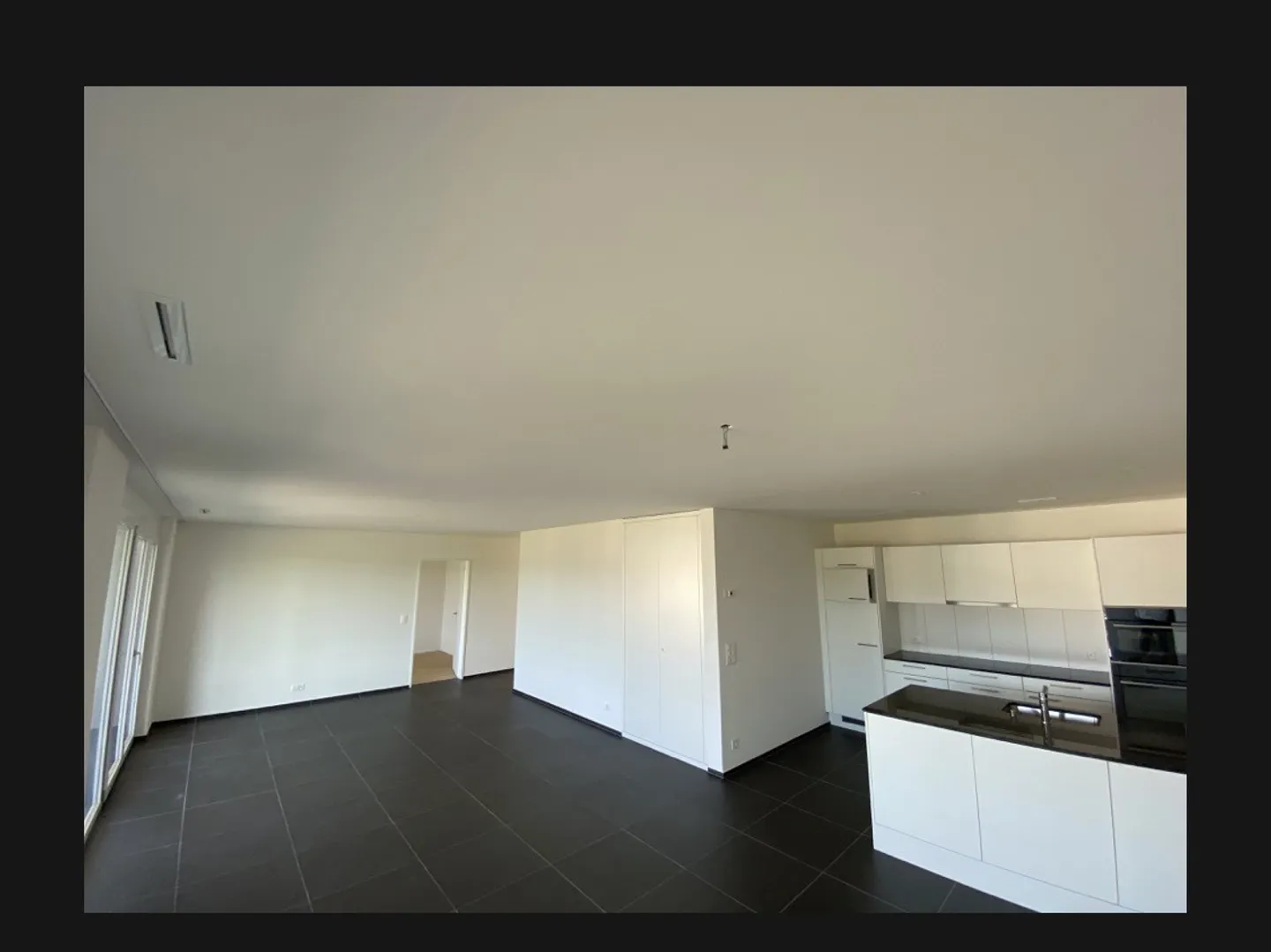Modern 2-room apartment with balcony and stunning views in Eschlikon - Photo 6 of 12