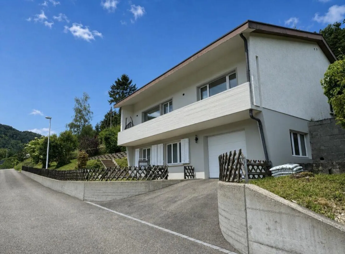 Single-family home in elevated and optimally sunny location - Photo 12 of 12