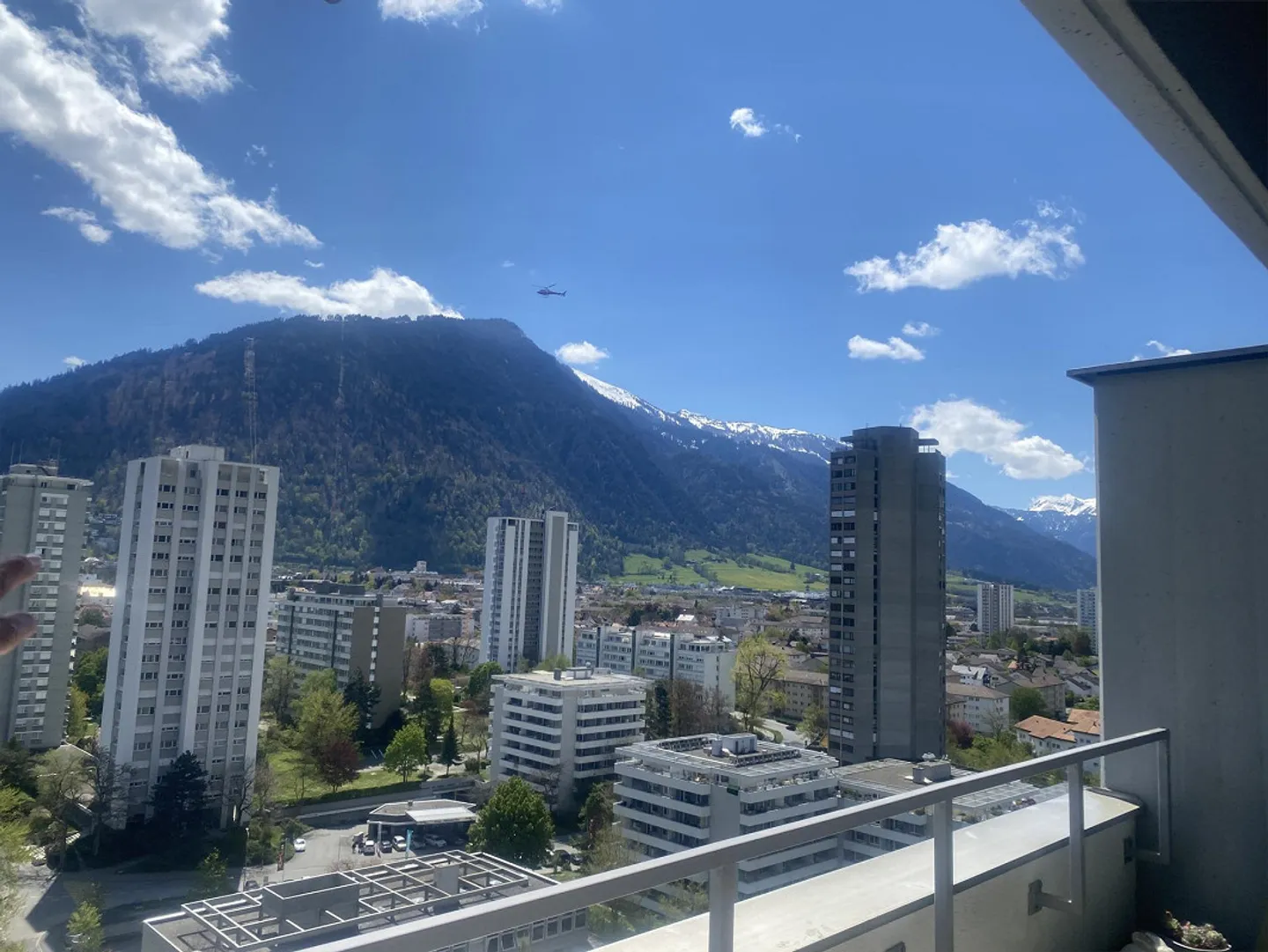 Geräumiges Studio im 18. Stock - Foto 2 von 2