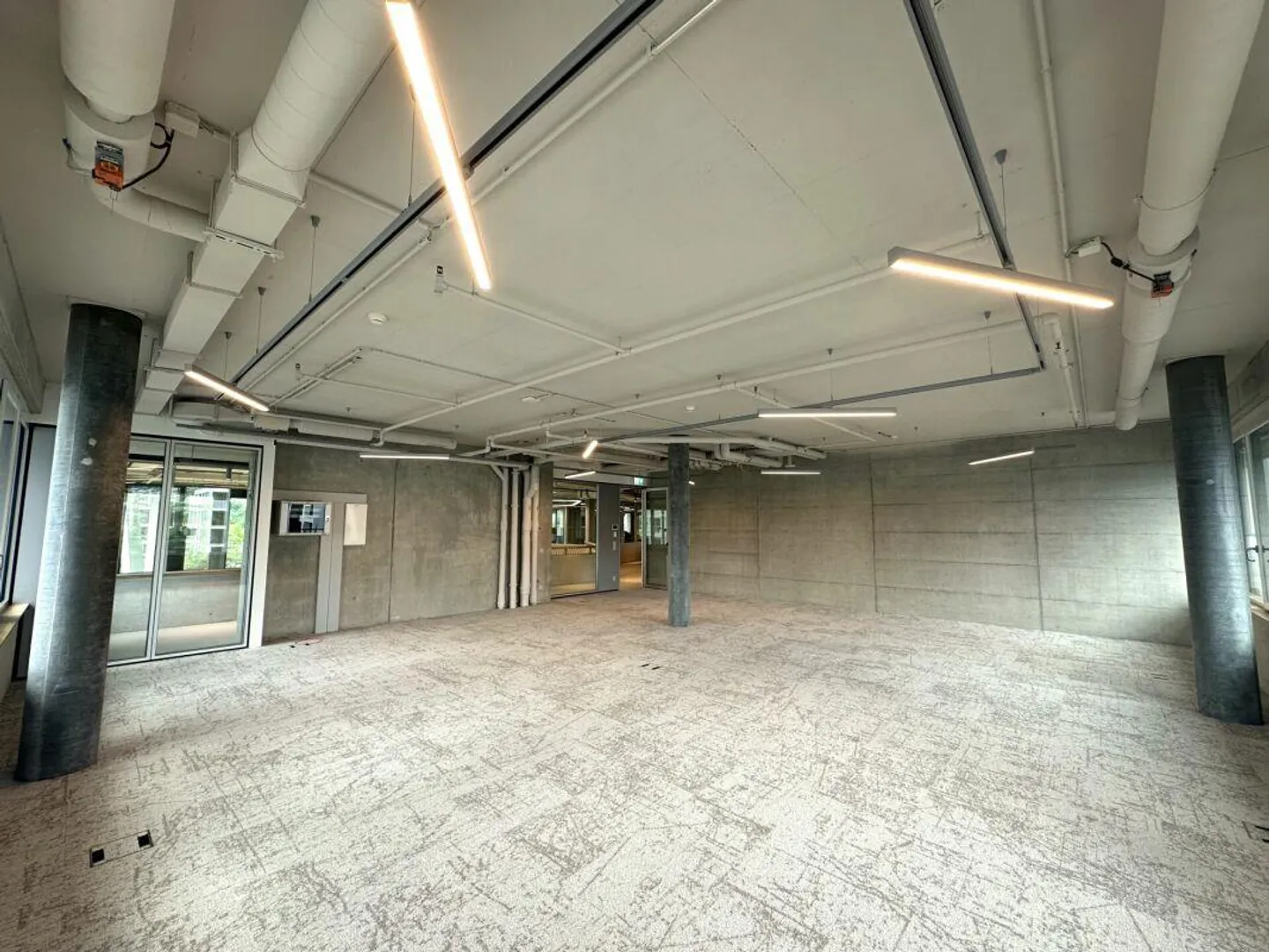 Geräumige Gewerbefläche mit 100m² - vielseitig nutzbar im Vivo Aesch - Foto 2 von 8