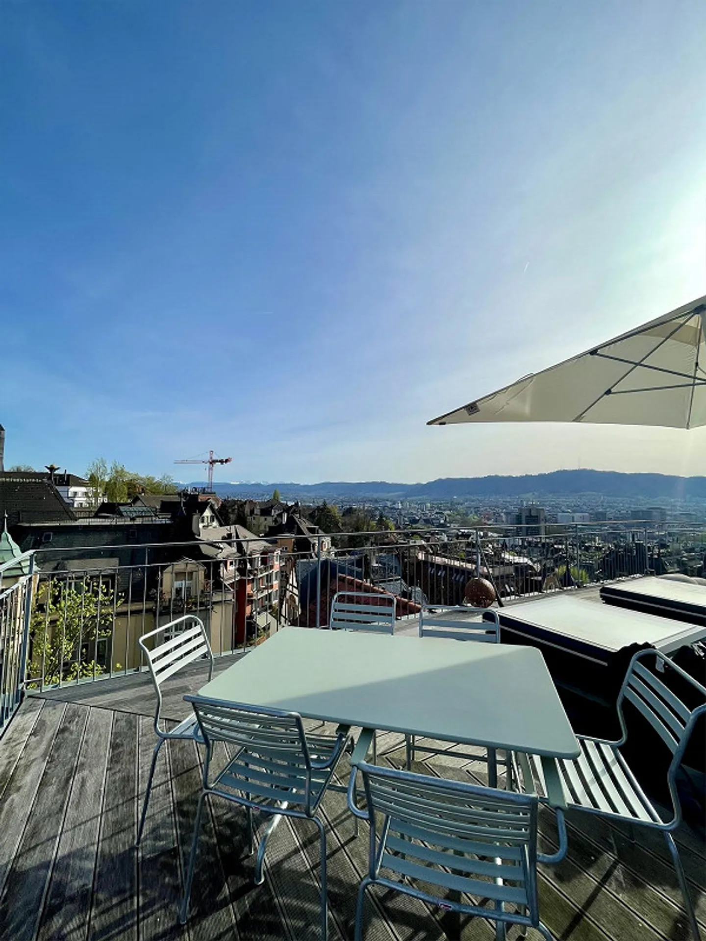Charmante appartement 2.5 pièces avec vue sur le lac et les montagnes dans le populaire Zurich 8006 - Photo 1 sur 7