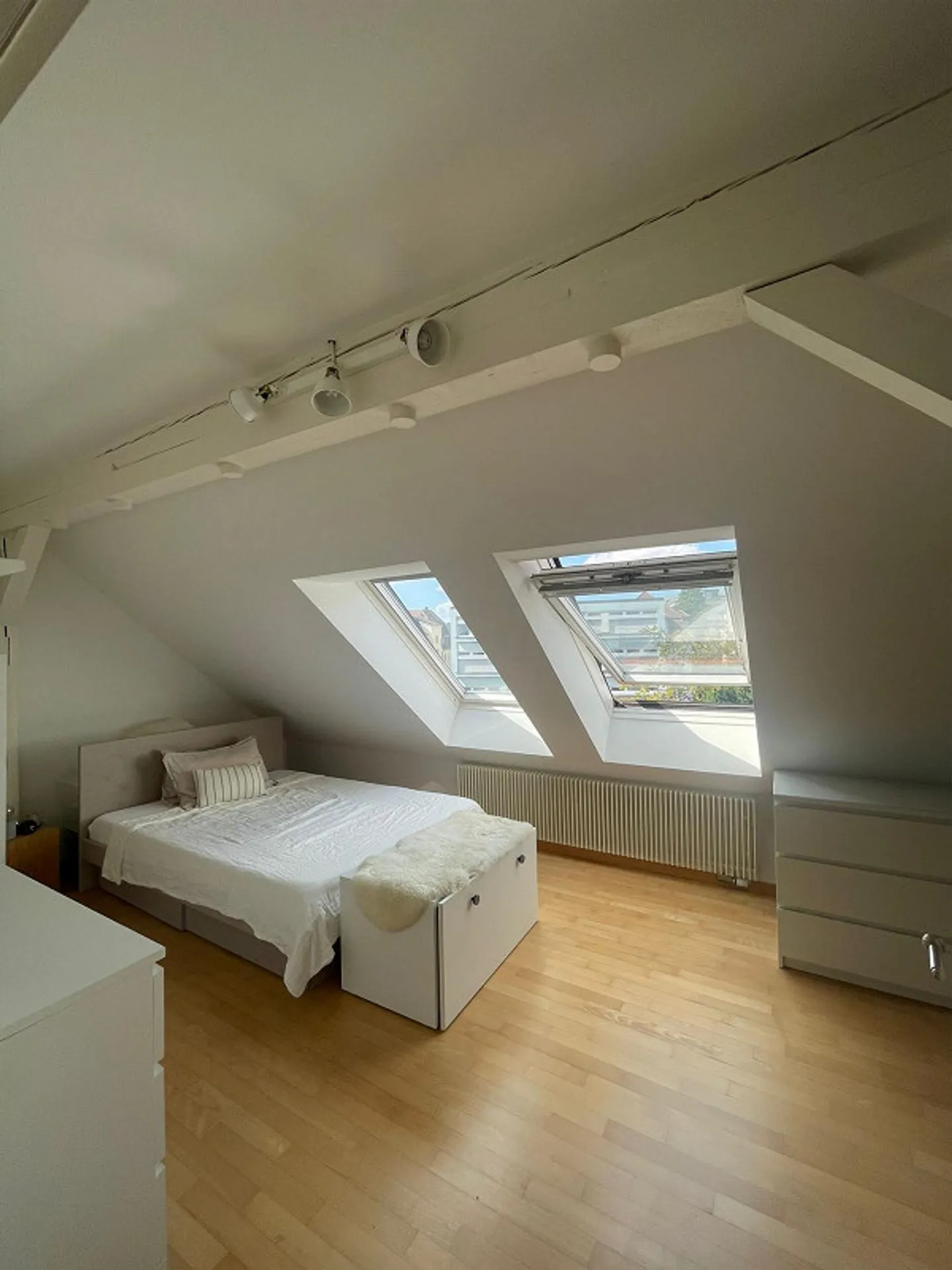 Charmante appartement 2.5 pièces avec vue sur le lac et les montagnes dans le populaire Zurich 8006 - Photo 3 sur 7