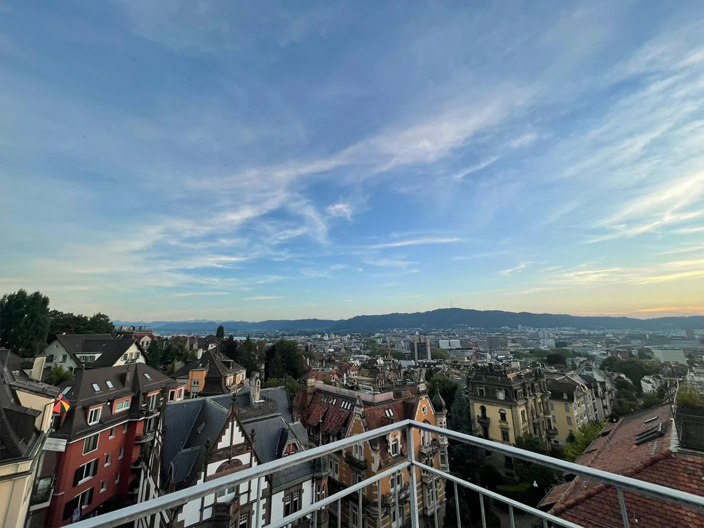 Charmante appartement 2.5 pièces avec vue sur le lac et les montagnes dans le populaire Zurich 8006 - Photo 7 sur 7