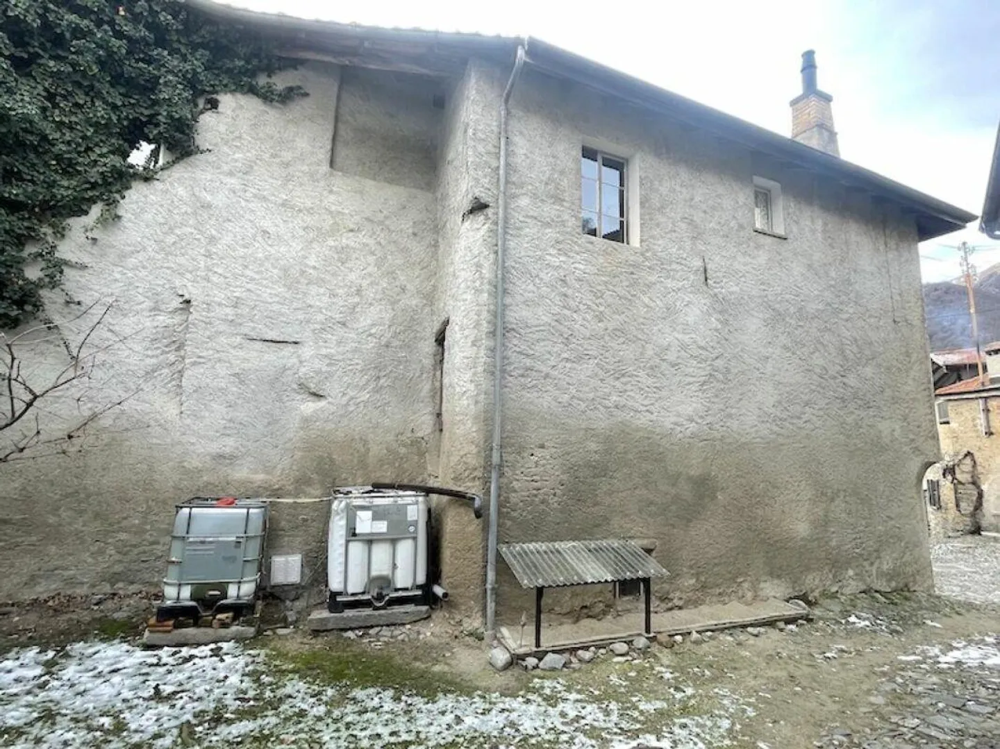 Eck Haus mit Baubewilligung für 2 Wohnungen - Casa d'angolo con con... - Foto 3 von 20