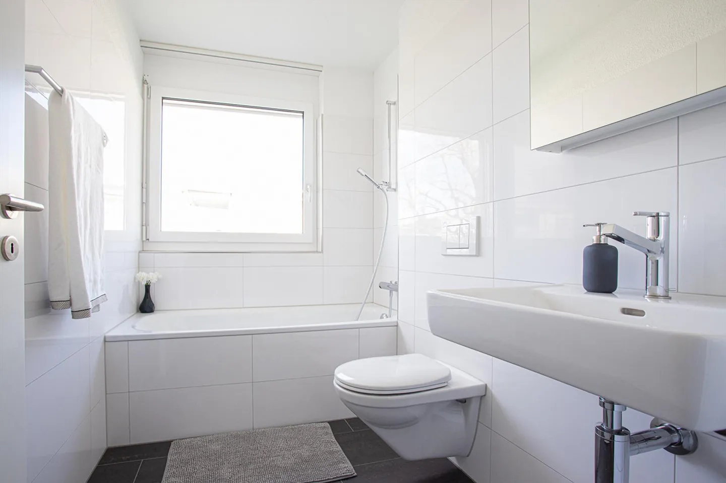 Home is Arrival - Light-Filled Apartment for Comfort! - Photo 7 of 13