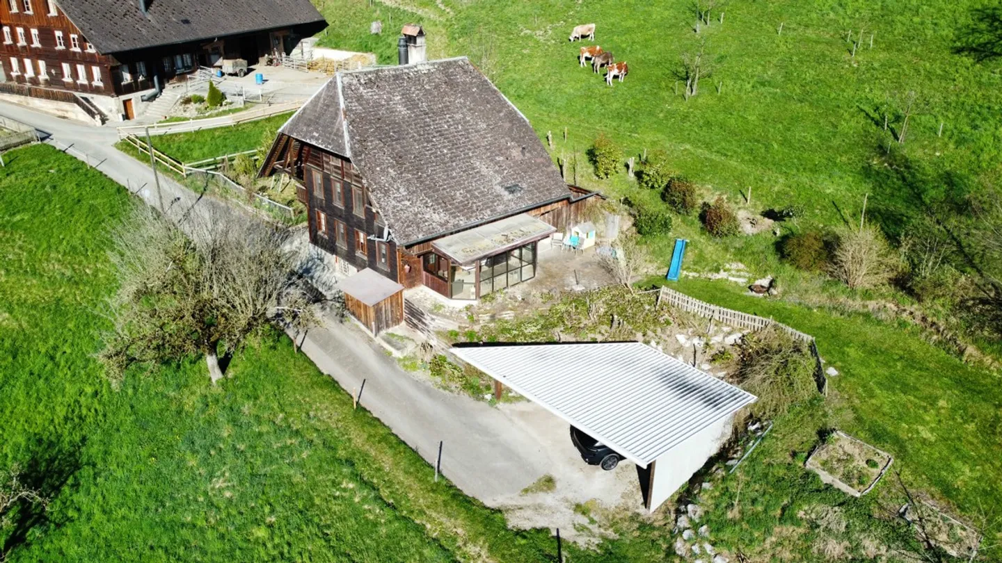 Stöckli dans un emplacement idyllique dans le vert - Photo 5 sur 15