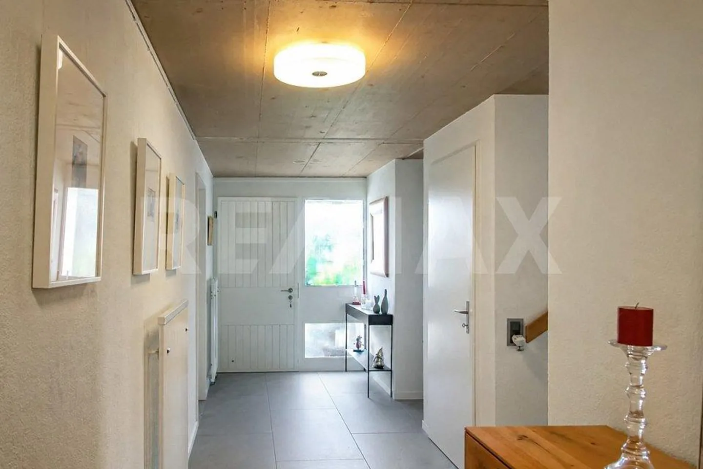 Charmantes Einfamilienhaus mit Pool - Foto 2 von 13