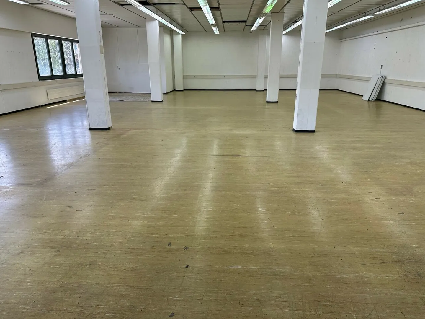 Espace Commercial en Emplacement Privilégié - Photo 3 sur 5