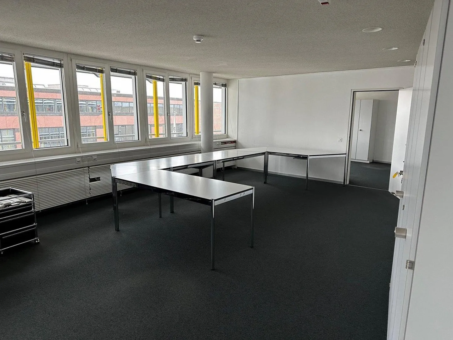 Office space in a well-connected location in Arlesheim - Photo 5 of 8