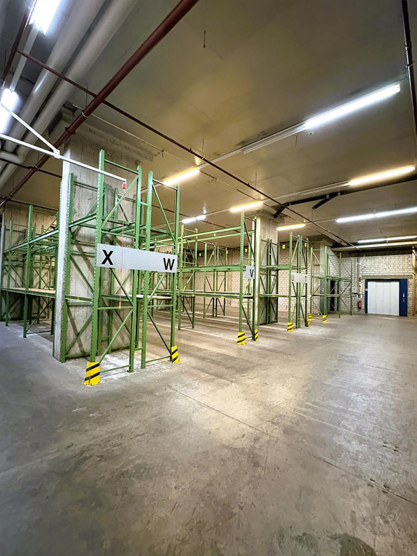 Storage Areas (heated) / Office in prime location in Winterthur-Grüze - Photo 14 of 15