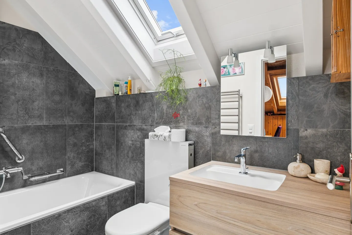 Charming Duplex with Garden - Photo 12 of 12