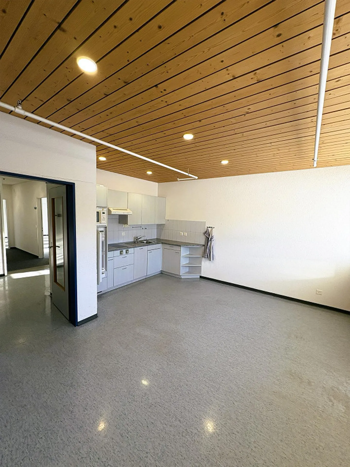 Storage Areas (heated) / Office in prime location in Winterthur-Grüze - Photo 4 of 15