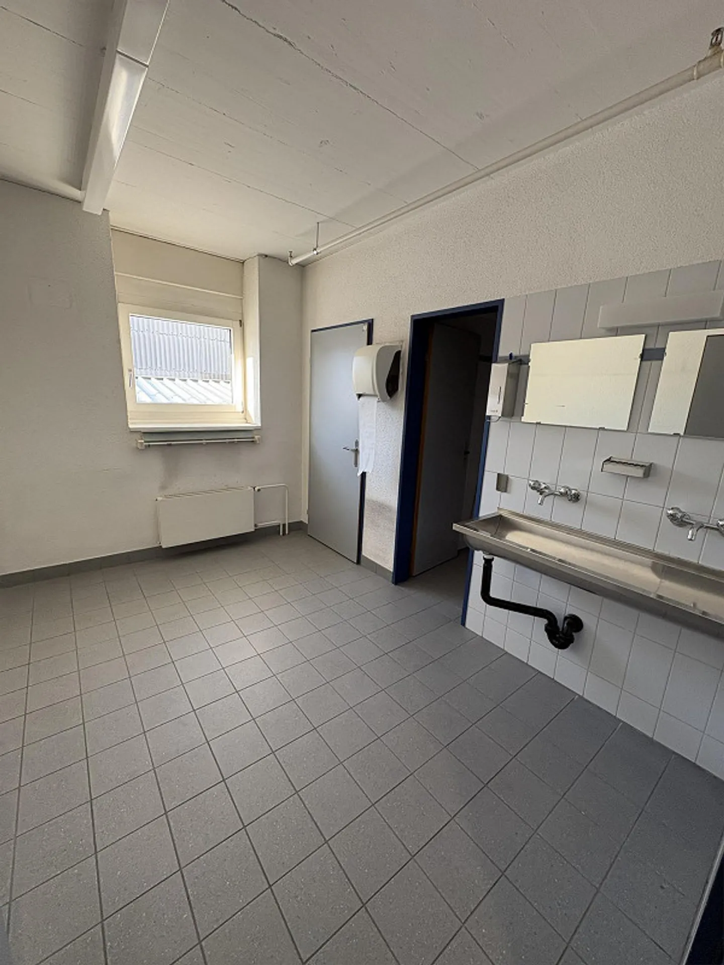 Storage Areas (heated) / Office in prime location in Winterthur-Grüze - Photo 7 of 15