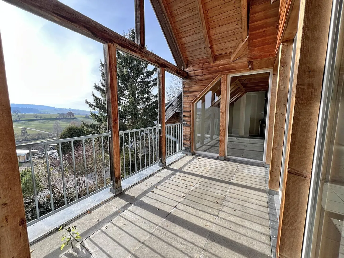 Property with two apartments and garage - Photo 6 of 35