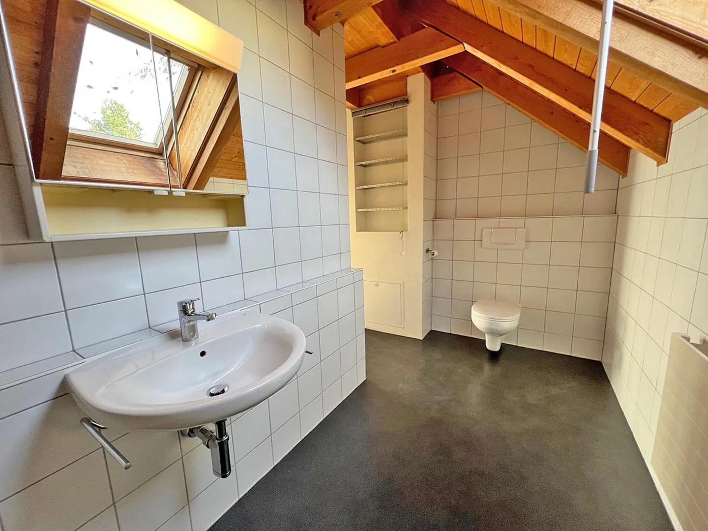 Property with two apartments and garage - Photo 9 of 35