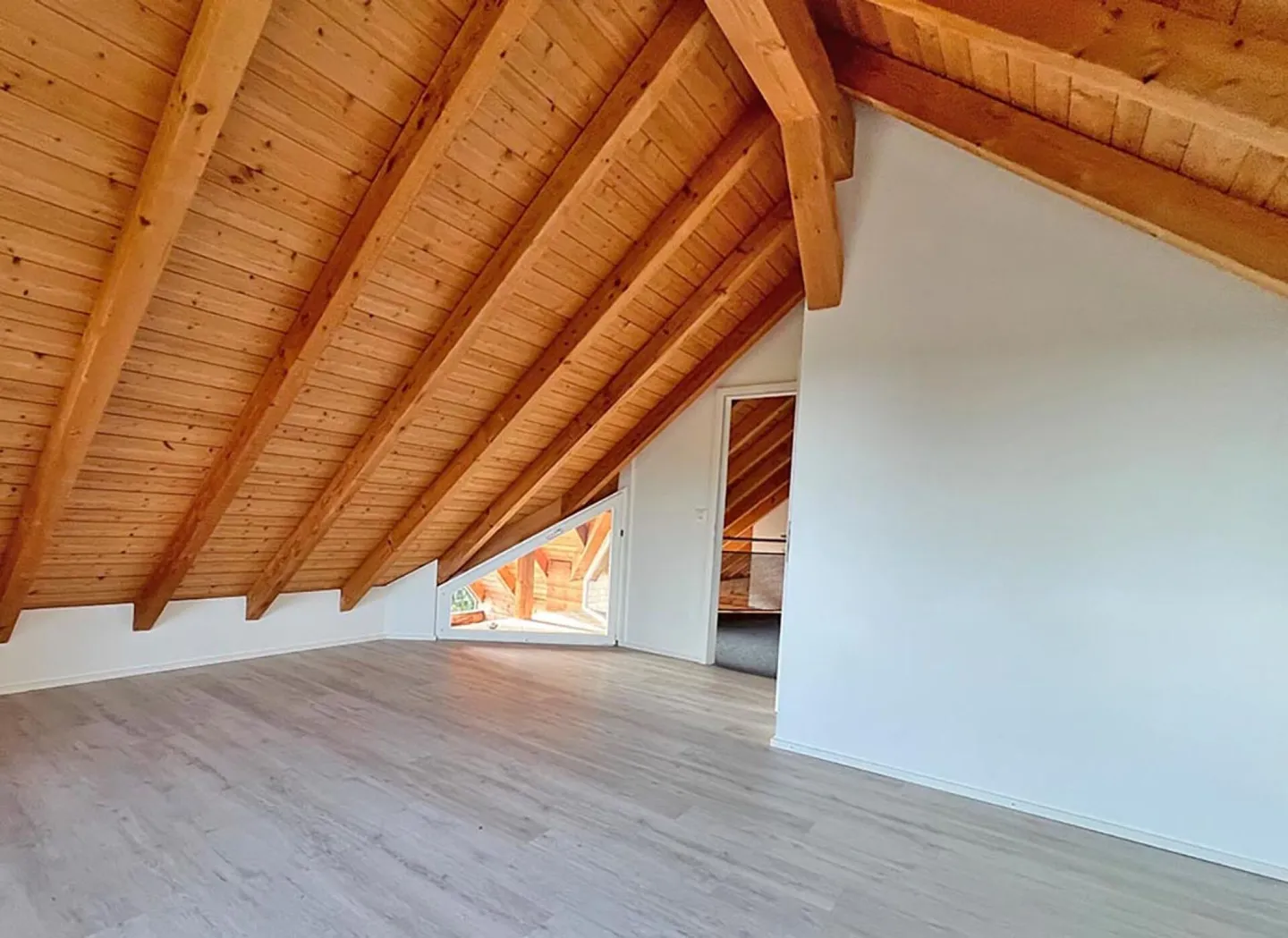 Property with two apartments and garage - Photo 12 of 35